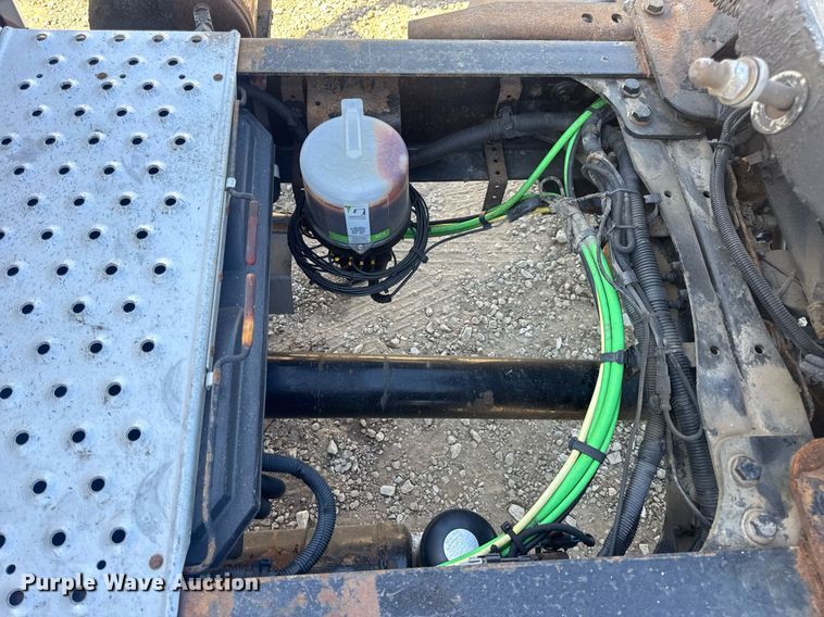 image for item EN4560 2016 Freightliner Cascades Evolution semi truck