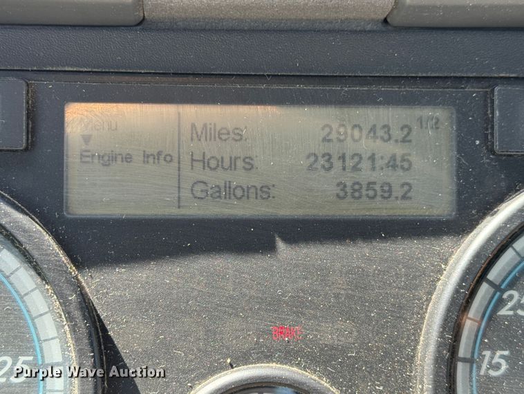 image for item EN4560 2016 Freightliner Cascades Evolution semi truck