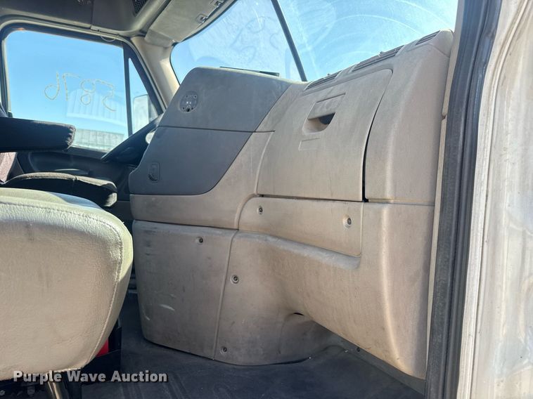 image for item EN4560 2016 Freightliner Cascades Evolution semi truck