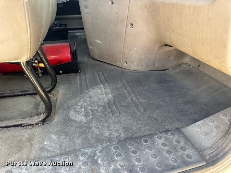 image for item EN4560 2016 Freightliner Cascades Evolution semi truck