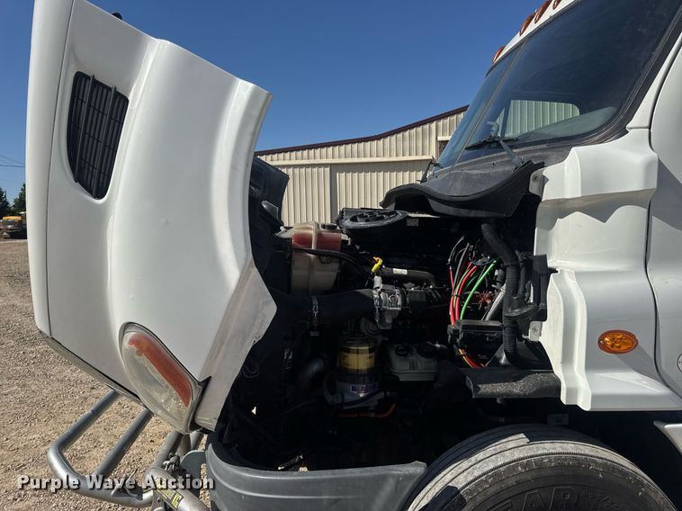 image for item EN4560 2016 Freightliner Cascades Evolution semi truck