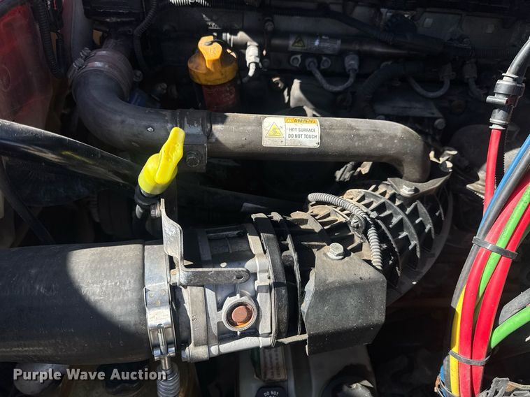 image for item EN4560 2016 Freightliner Cascades Evolution semi truck