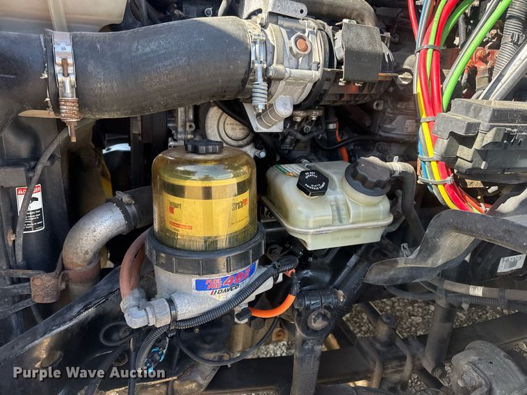 image for item EN4560 2016 Freightliner Cascades Evolution semi truck