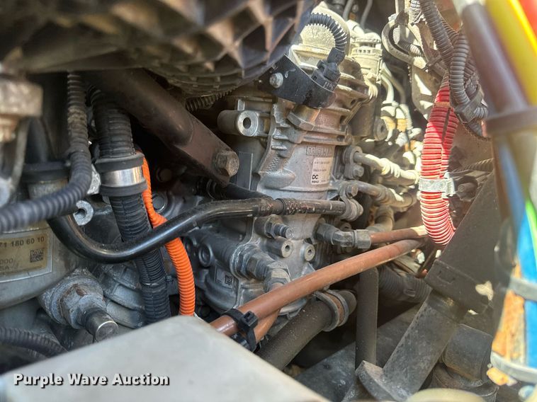 image for item EN4560 2016 Freightliner Cascades Evolution semi truck