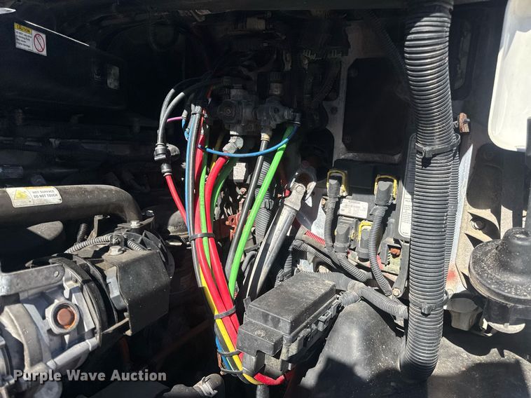 image for item EN4560 2016 Freightliner Cascades Evolution semi truck