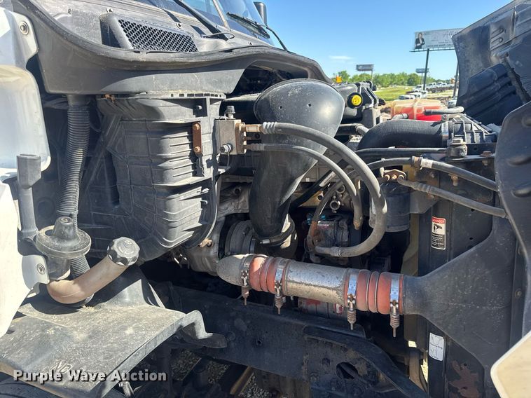 image for item EN4560 2016 Freightliner Cascades Evolution semi truck