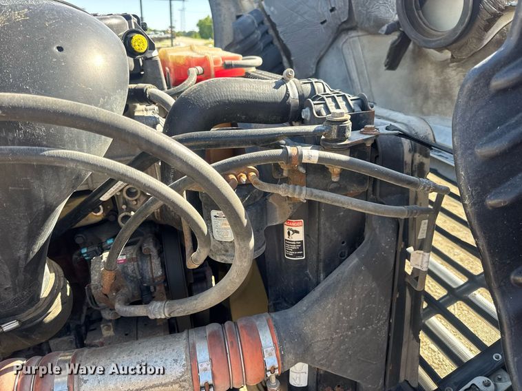 image for item EN4560 2016 Freightliner Cascades Evolution semi truck