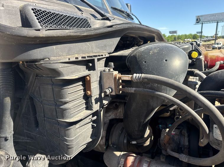 image for item EN4560 2016 Freightliner Cascades Evolution semi truck