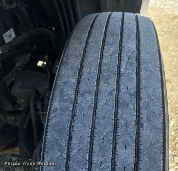 image for item EN4560 2016 Freightliner Cascades Evolution semi truck