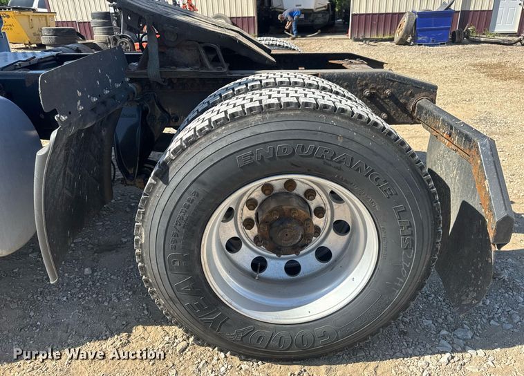 image for item EN4560 2016 Freightliner Cascades Evolution semi truck