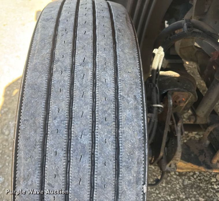 image for item EN4560 2016 Freightliner Cascades Evolution semi truck