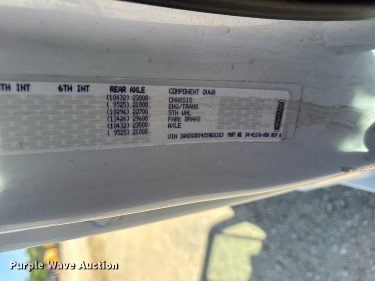 image for item EN4560 2016 Freightliner Cascades Evolution semi truck