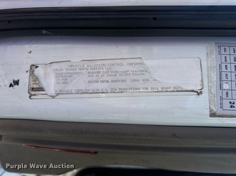 image for item EN4560 2016 Freightliner Cascades Evolution semi truck