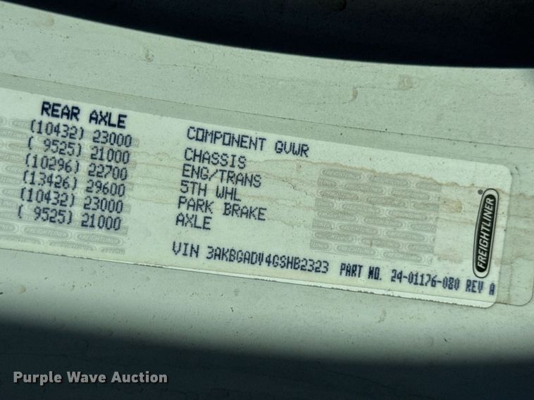 image for item EN4560 2016 Freightliner Cascades Evolution semi truck