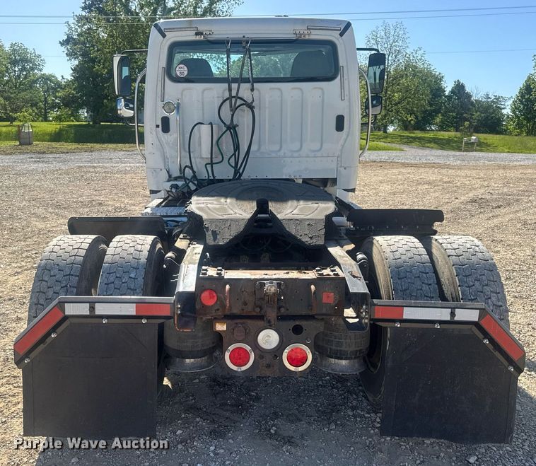 image for item EN4561 2014 Freightliner M2 semi truck