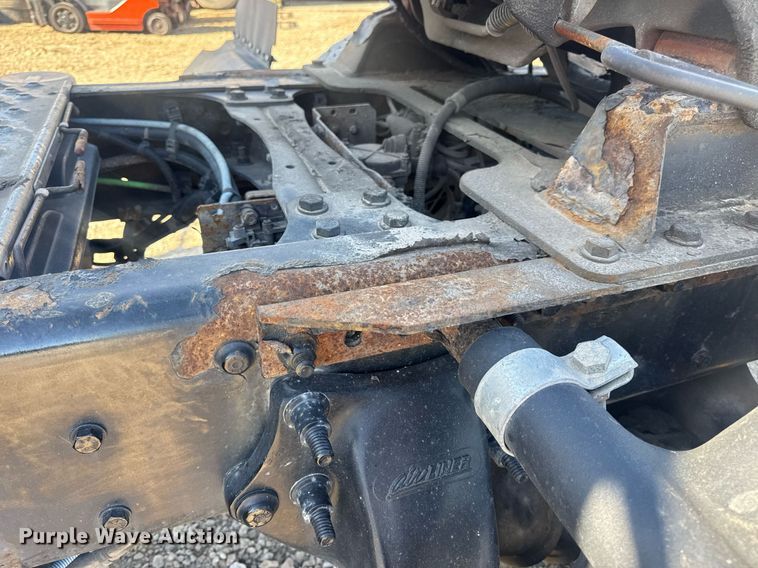 image for item EN4561 2014 Freightliner M2 semi truck