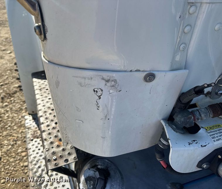 image for item EN4561 2014 Freightliner M2 semi truck