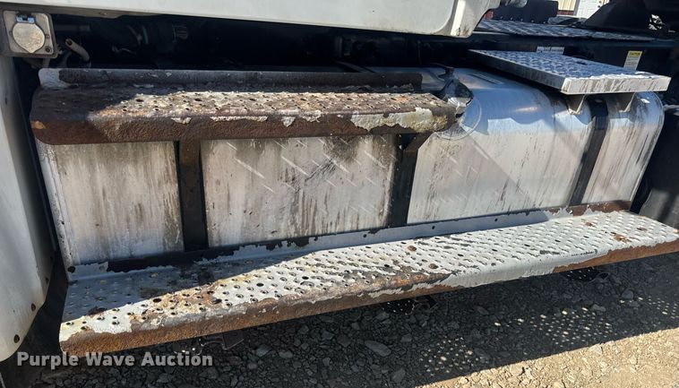 image for item EN4561 2014 Freightliner M2 semi truck