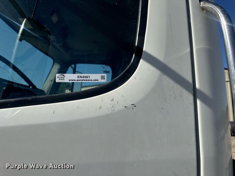 image for item EN4561 2014 Freightliner M2 semi truck