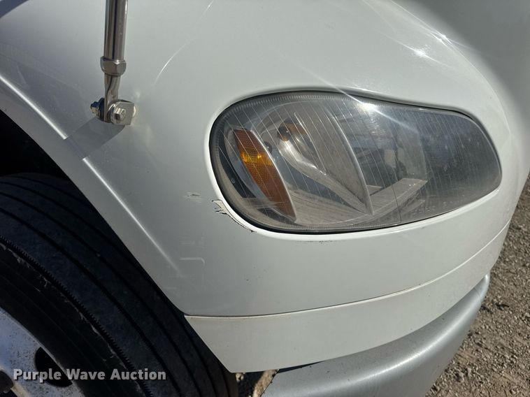 image for item EN4561 2014 Freightliner M2 semi truck