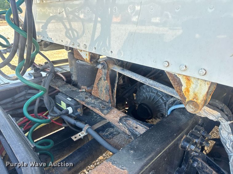 image for item EN4561 2014 Freightliner M2 semi truck