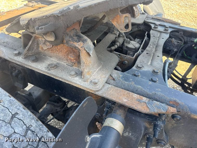 image for item EN4561 2014 Freightliner M2 semi truck