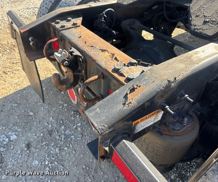 image for item EN4561 2014 Freightliner M2 semi truck