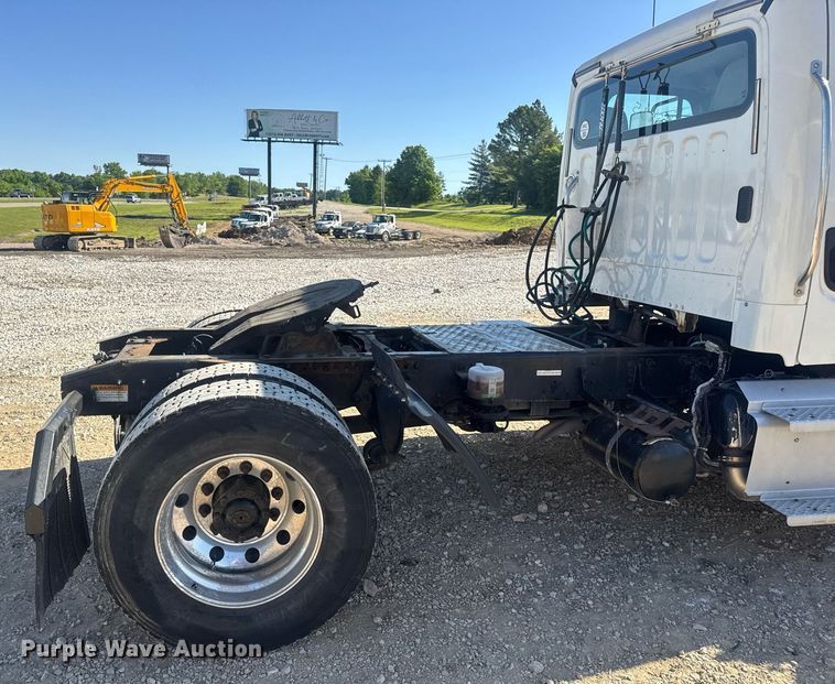 image for item EN4561 2014 Freightliner M2 semi truck