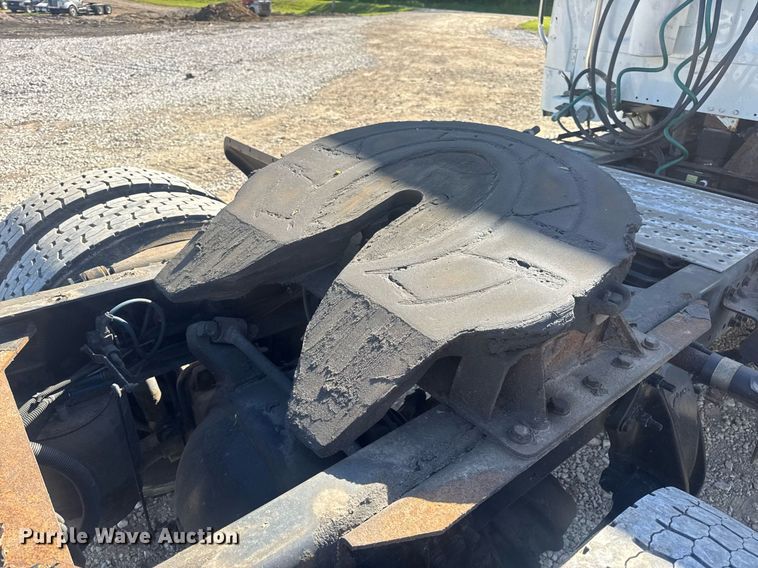 image for item EN4561 2014 Freightliner M2 semi truck