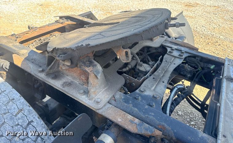 image for item EN4561 2014 Freightliner M2 semi truck