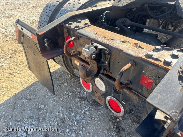 image for item EN4561 2014 Freightliner M2 semi truck