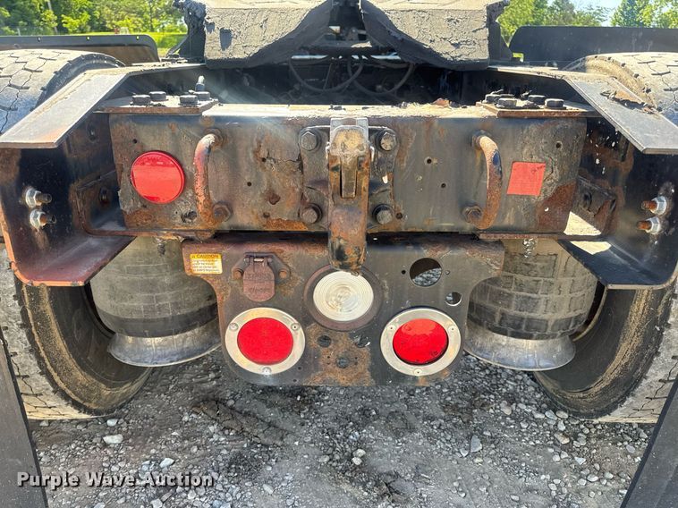 image for item EN4561 2014 Freightliner M2 semi truck