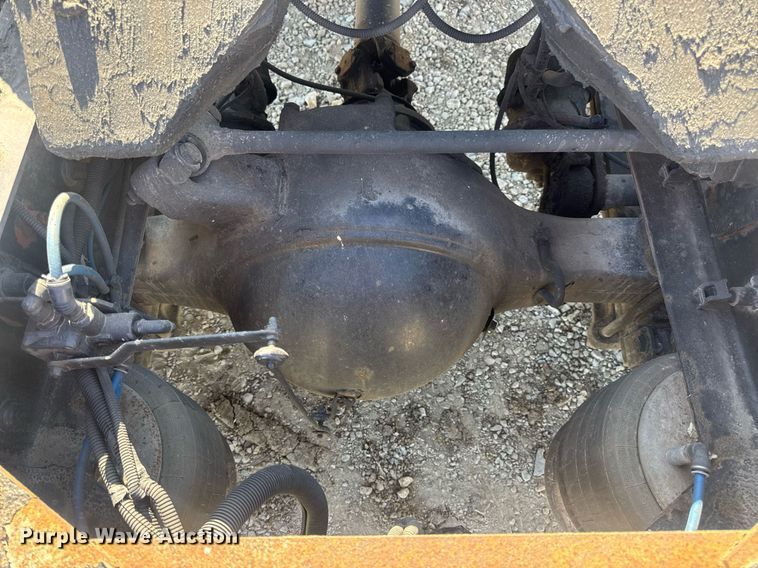 image for item EN4561 2014 Freightliner M2 semi truck