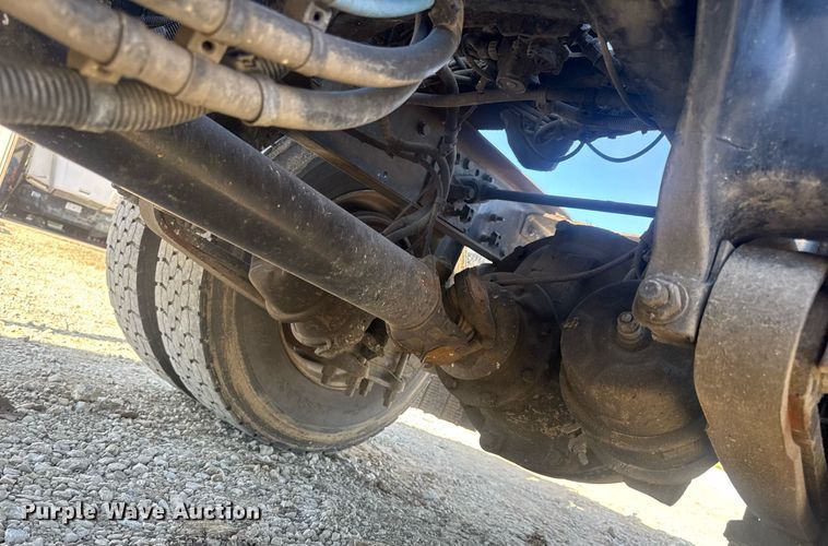 image for item EN4561 2014 Freightliner M2 semi truck