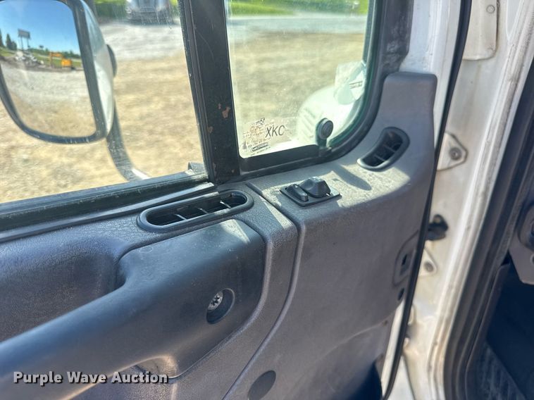 image for item EN4561 2014 Freightliner M2 semi truck