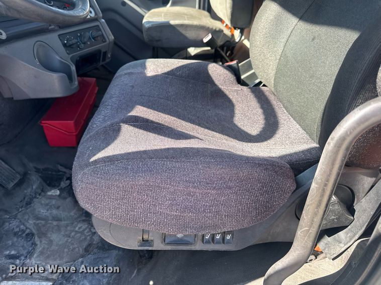 image for item EN4561 2014 Freightliner M2 semi truck