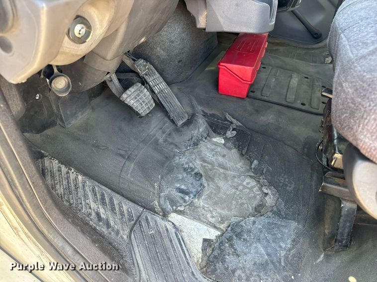 image for item EN4561 2014 Freightliner M2 semi truck