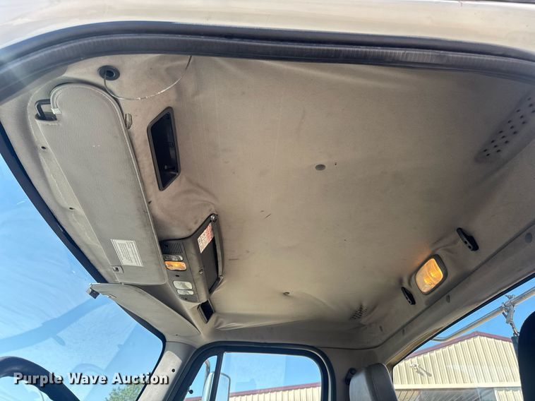 image for item EN4561 2014 Freightliner M2 semi truck