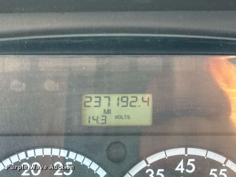 image for item EN4561 2014 Freightliner M2 semi truck