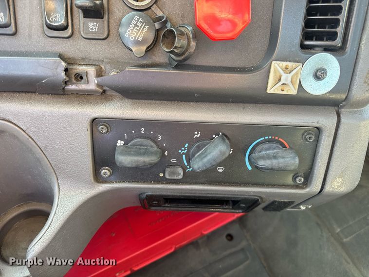 image for item EN4561 2014 Freightliner M2 semi truck