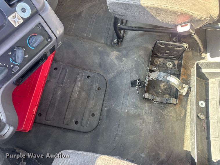 image for item EN4561 2014 Freightliner M2 semi truck