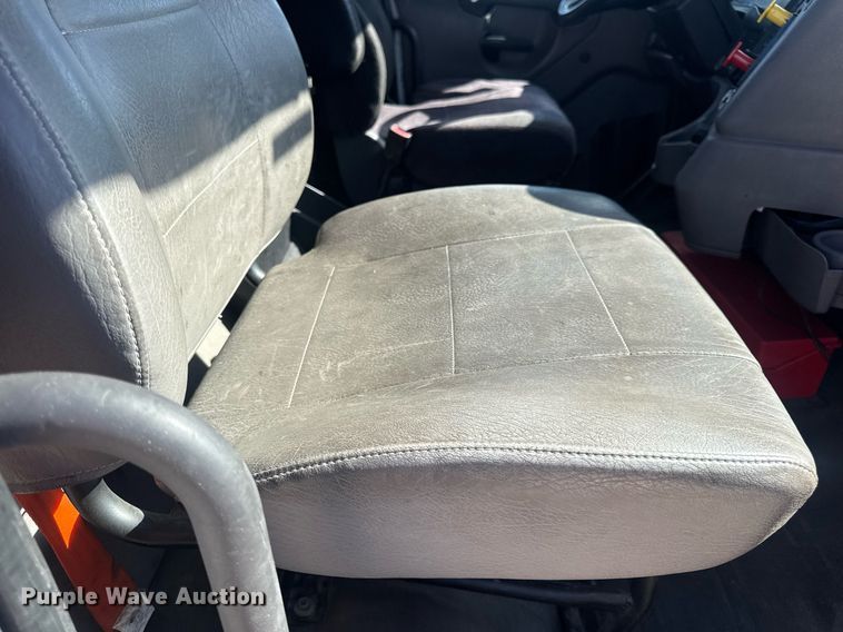 image for item EN4561 2014 Freightliner M2 semi truck