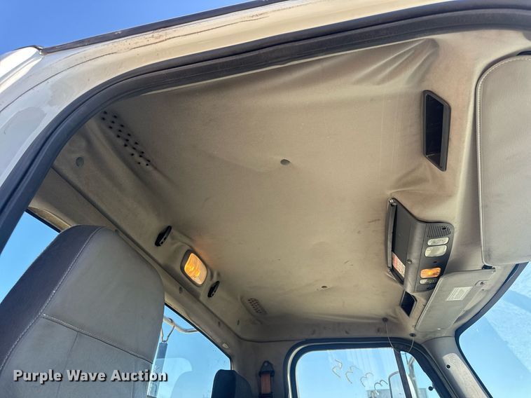 image for item EN4561 2014 Freightliner M2 semi truck