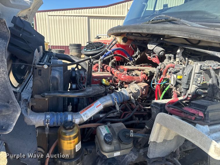 image for item EN4561 2014 Freightliner M2 semi truck