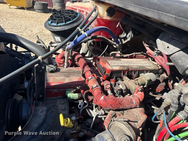 image for item EN4561 2014 Freightliner M2 semi truck