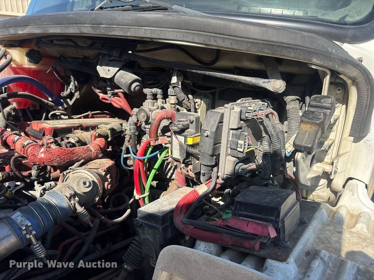 image for item EN4561 2014 Freightliner M2 semi truck