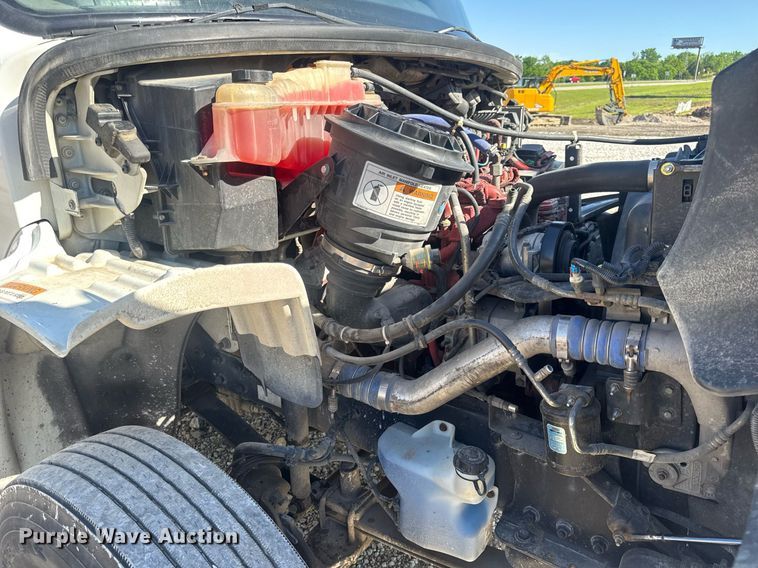 image for item EN4561 2014 Freightliner M2 semi truck