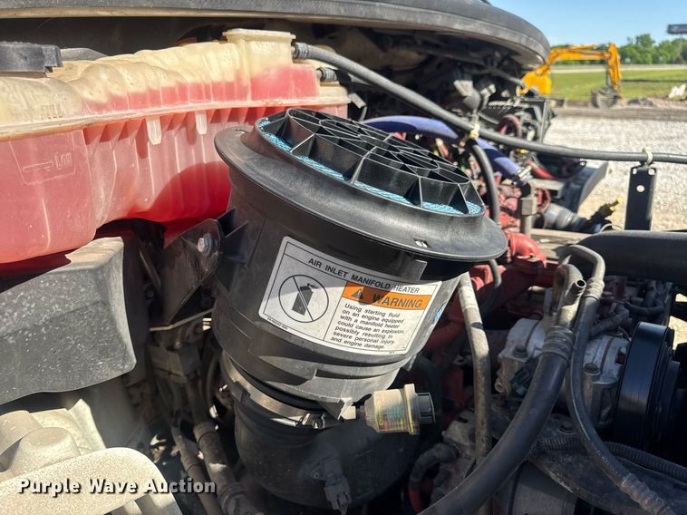 image for item EN4561 2014 Freightliner M2 semi truck