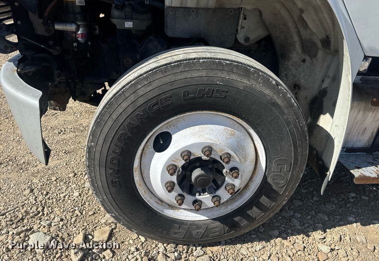 image for item EN4561 2014 Freightliner M2 semi truck