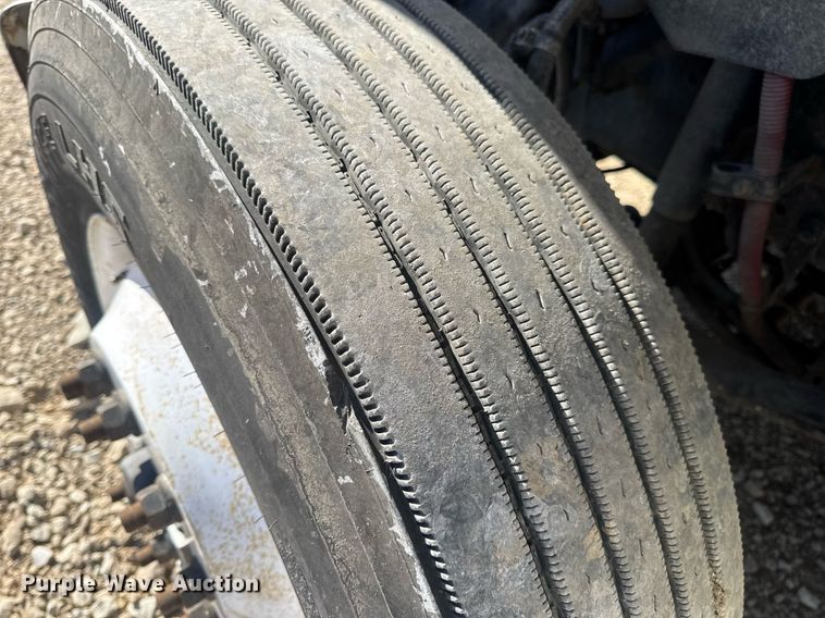 image for item EN4561 2014 Freightliner M2 semi truck